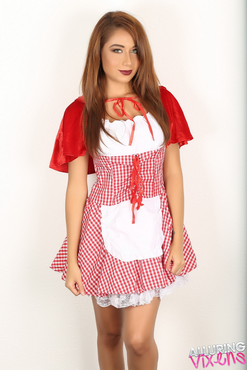 alluringvixens-lilly-little-red-riding-hood-halloween-11